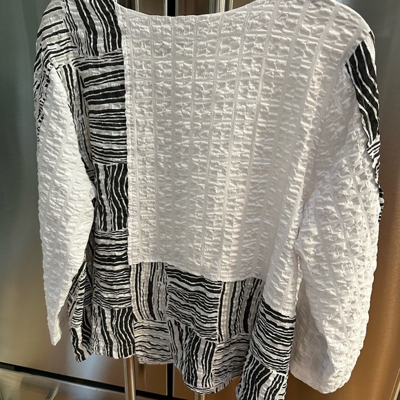 Habitat, top, black and white, excellent condition size large - Picture 2 of 7